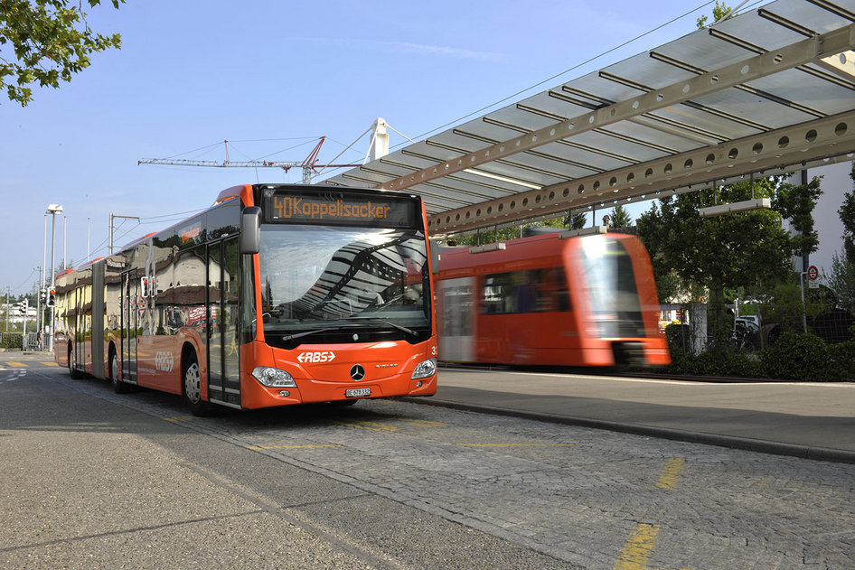 Integrated resource planning and dispatch for the Regionalverkehr Bern-Solothurn public transport company A red RBS bus at Papiermühle station in Ittigen with a regional train in the background