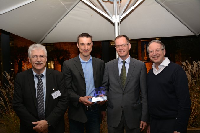 Berthold Radermacher (VDV), Dr. Torsten Franke (IVU), Dr. Claus Dohmen (IVU), Hartmut Reupke (BVG) stehen nebeneinander (v.l.n.r)