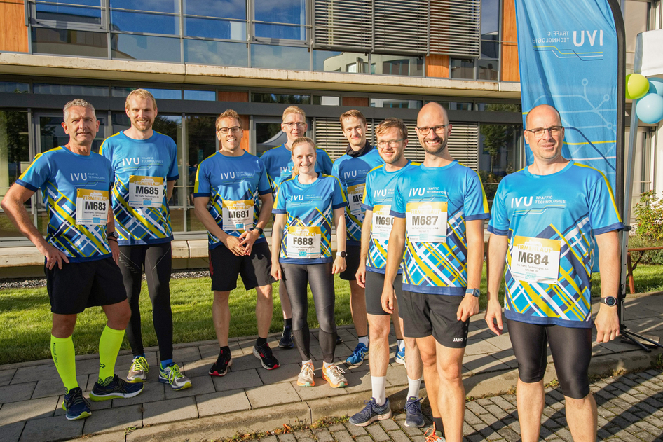 Group photo of colleagues before the start of the company run