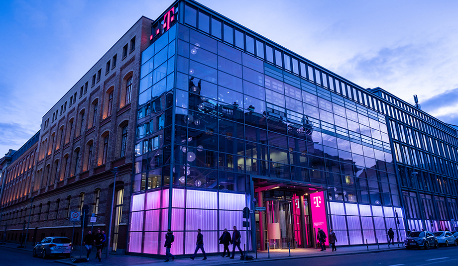 Telekom-Hauptstadtrepräsentanz in der Dämmerung