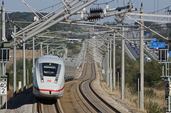 An ICE 4 is driving through numerous power lines towards the photographer.